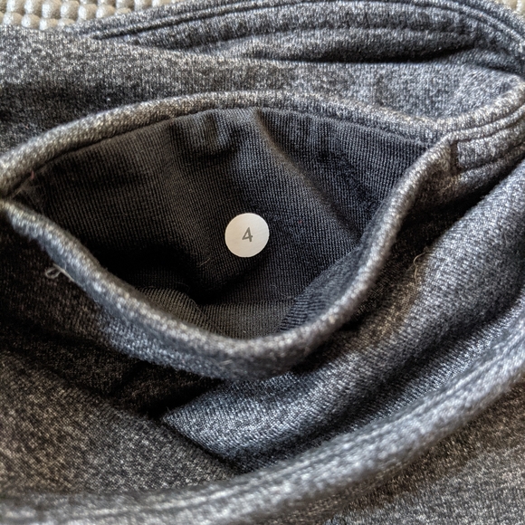Grey Lululemon crops - Picture 3 of 4